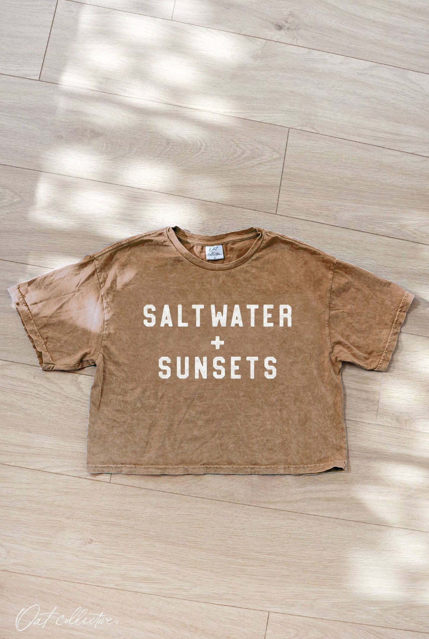 SALT WATER AND SUNSETS Cropped Mineral Graphic Top: DENIM BLUE / XL