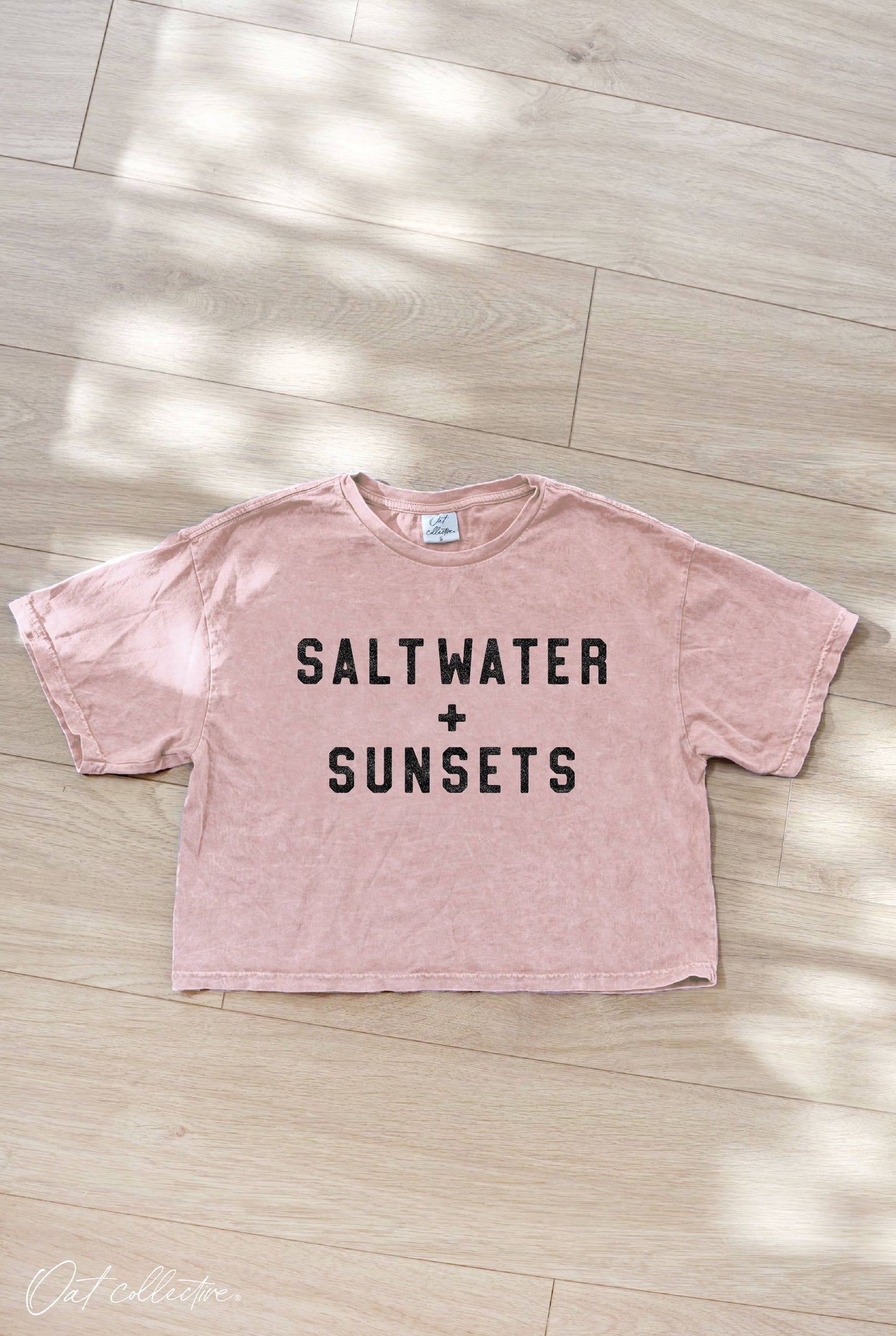 SALT WATER AND SUNSETS Cropped Mineral Graphic Top: DENIM BLUE / XL