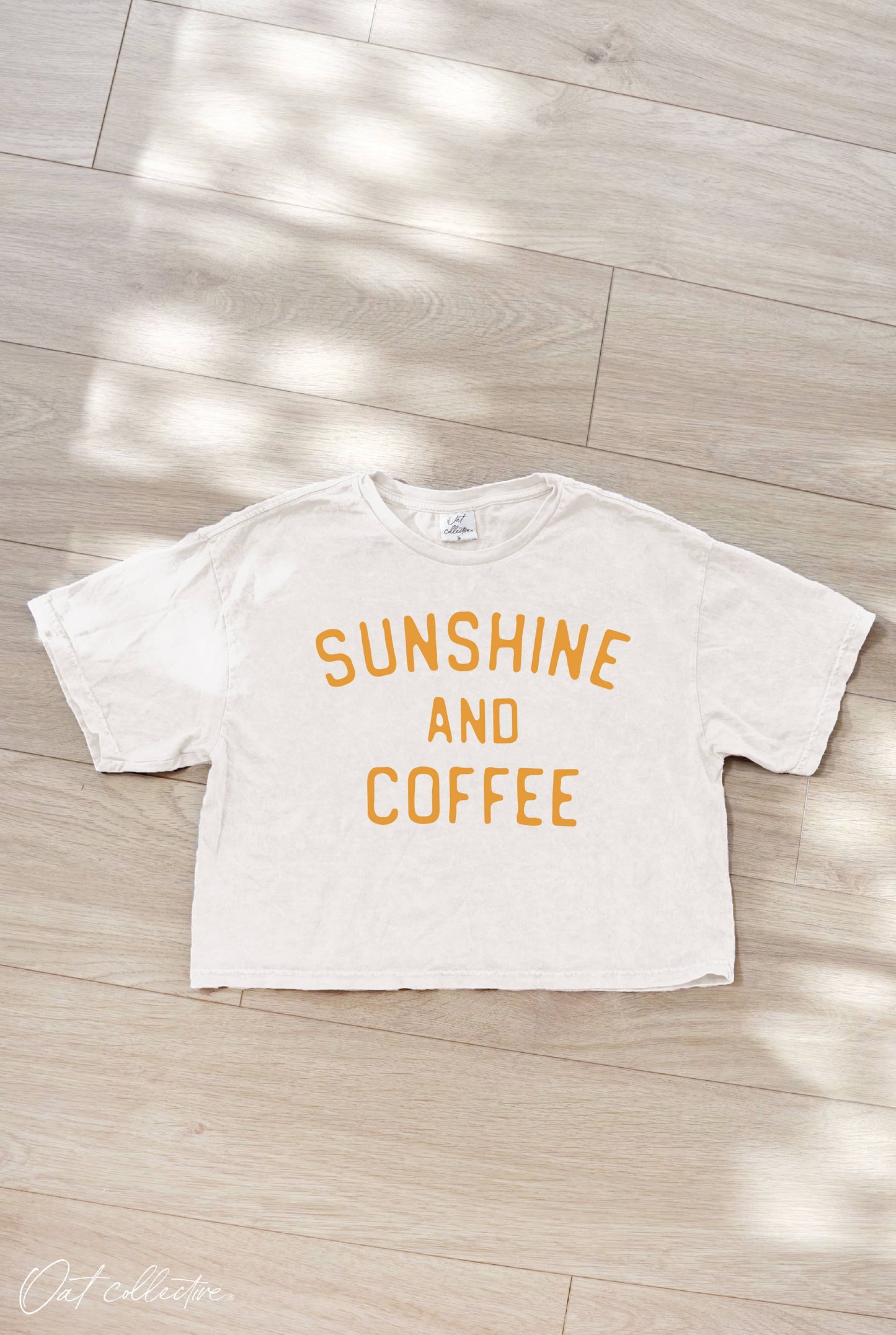 SUNSHINE AND COFFEE Cropped Mineral Washed Graphic Top
: MINERAL BLACK / S