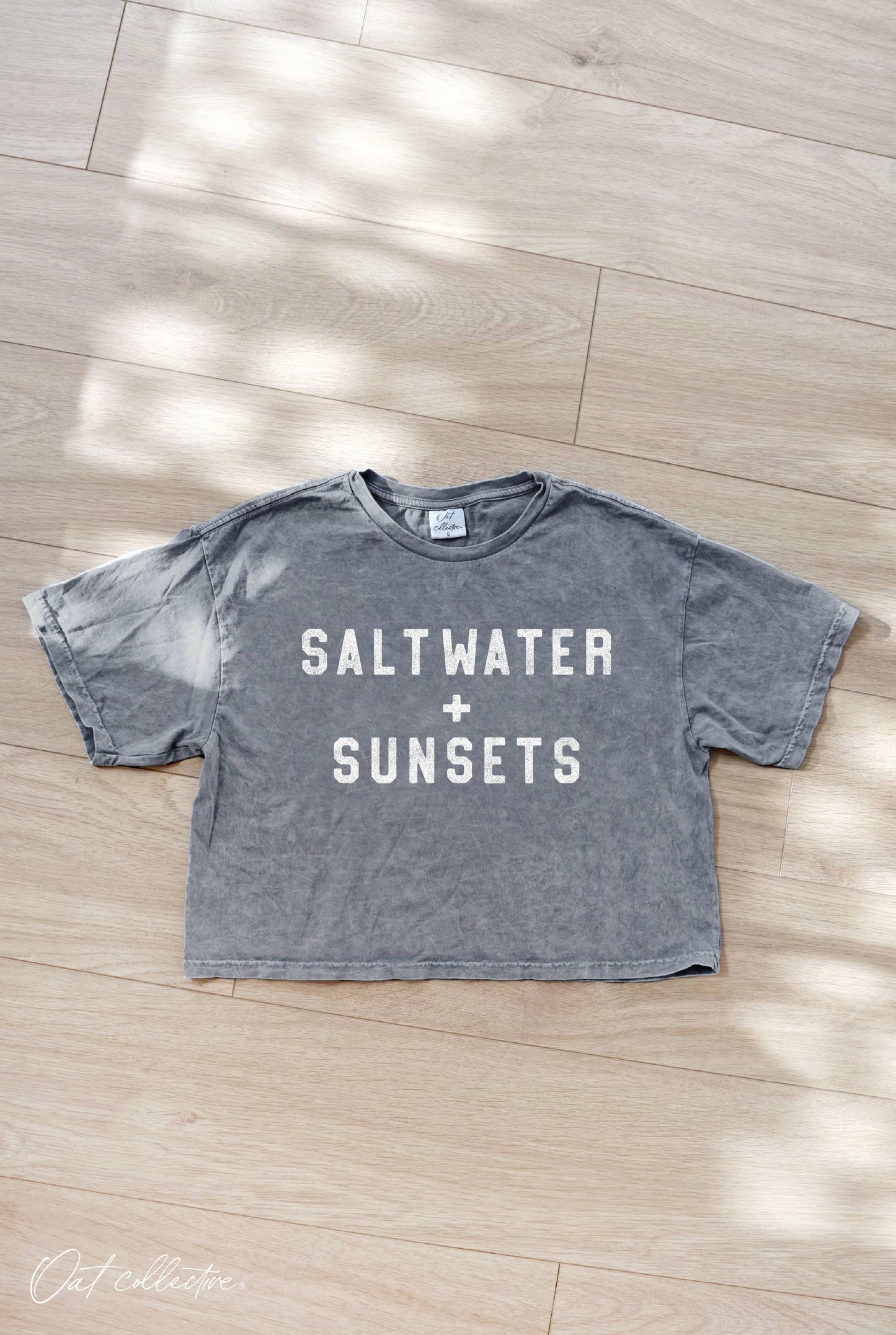 SALT WATER AND SUNSETS Cropped Mineral Graphic Top: DENIM BLUE / XL