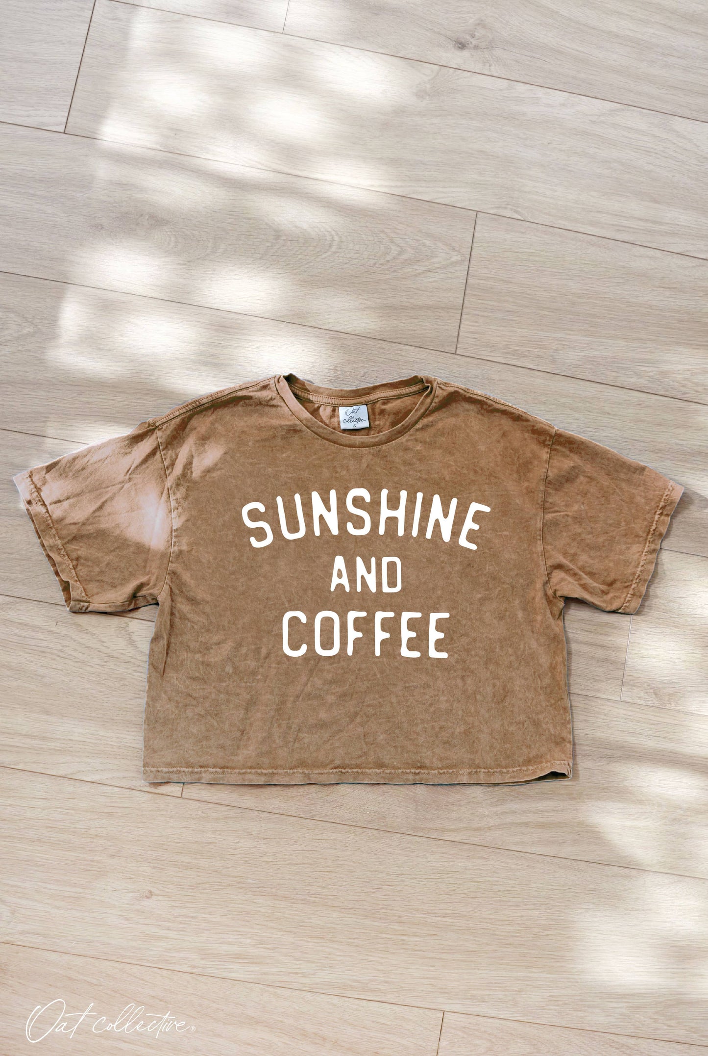 SUNSHINE AND COFFEE Cropped Mineral Washed Graphic Top
: MINERAL BLACK / M