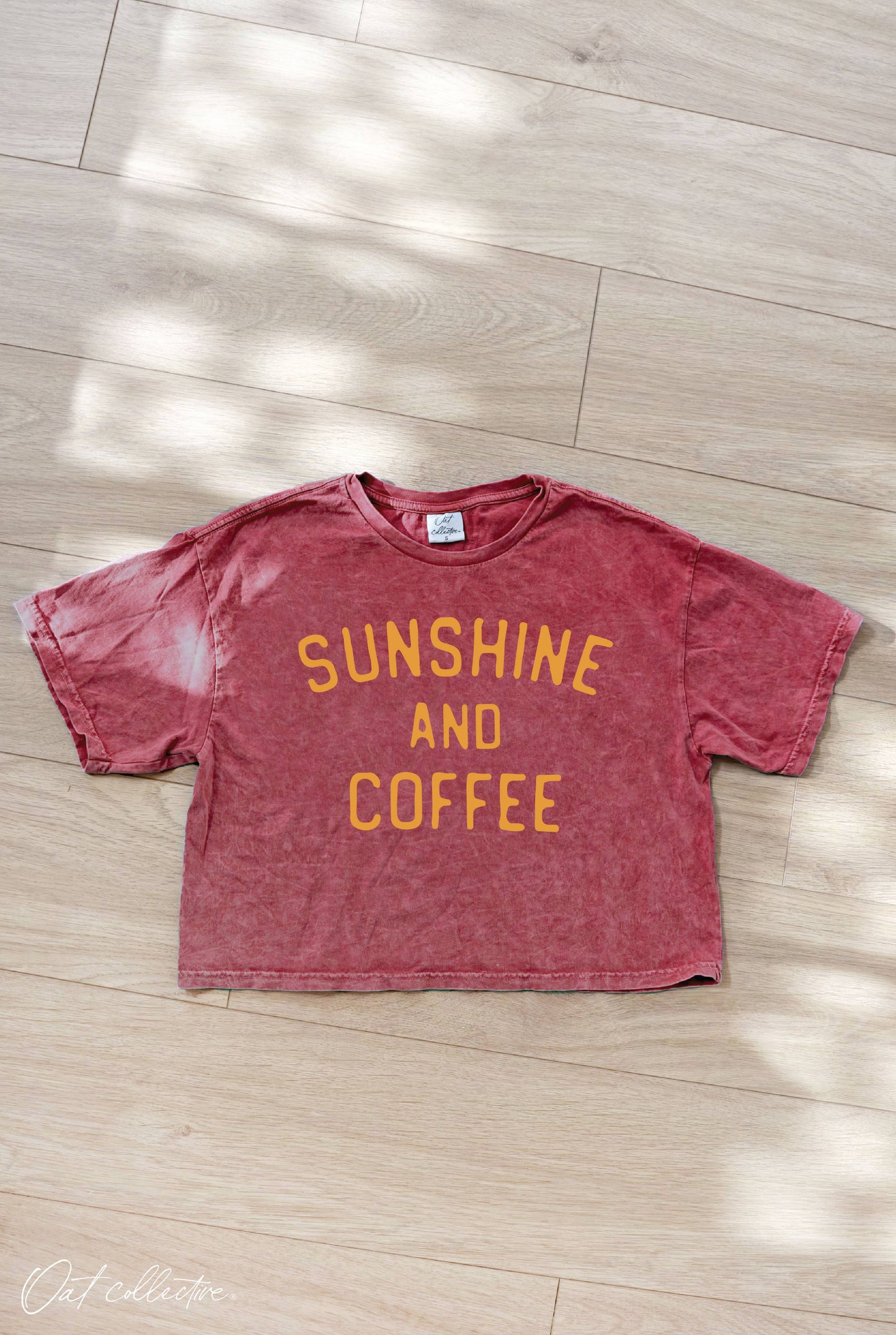 SUNSHINE AND COFFEE Cropped Mineral Washed Graphic Top
: MINERAL BLACK / M