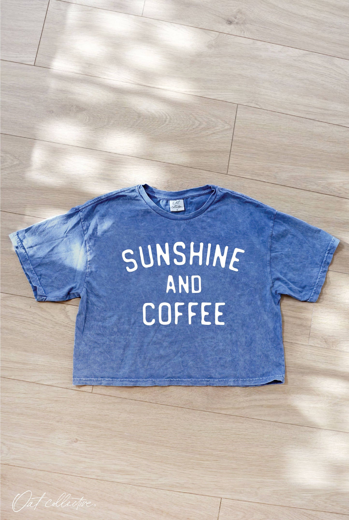 SUNSHINE AND COFFEE Cropped Mineral Washed Graphic Top
: MINERAL BLACK / M